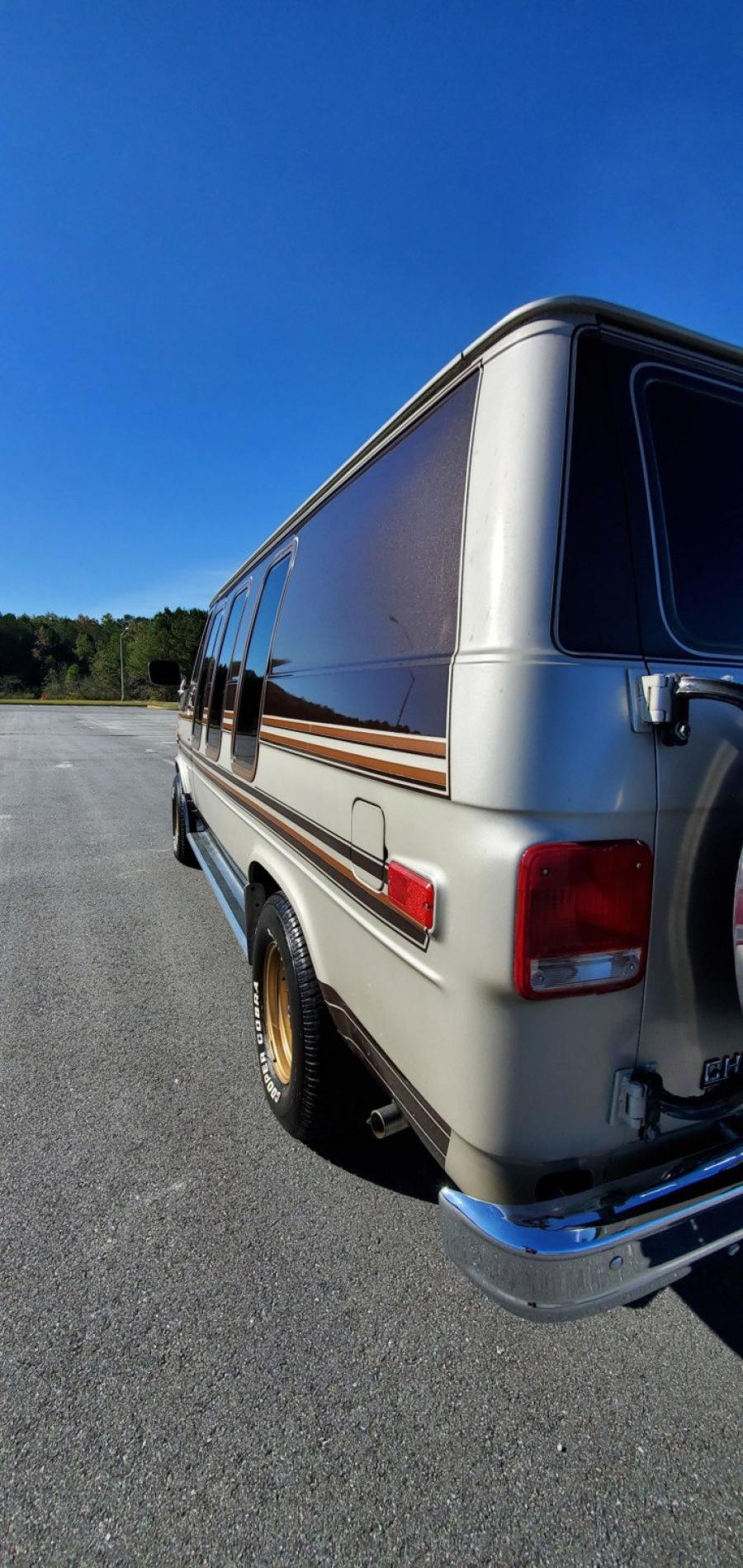 Детали экстерьера Chevrolet G20 Conversion Van  (CG21305) 1988 года  (фото 79 из 257)